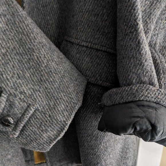 Men's wool-blend lined coat w/dual back flaps w/leather covered buttons - Picture 3 of 4